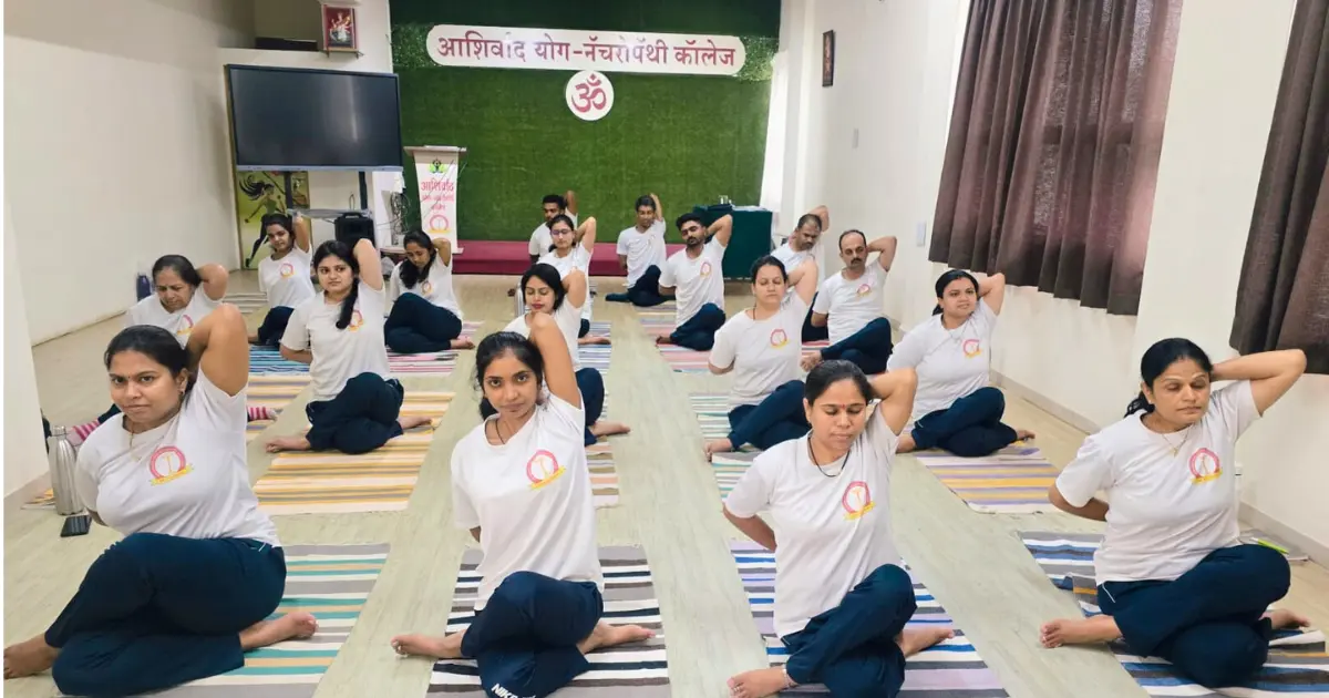 Practical yoga training session for naturopathy students